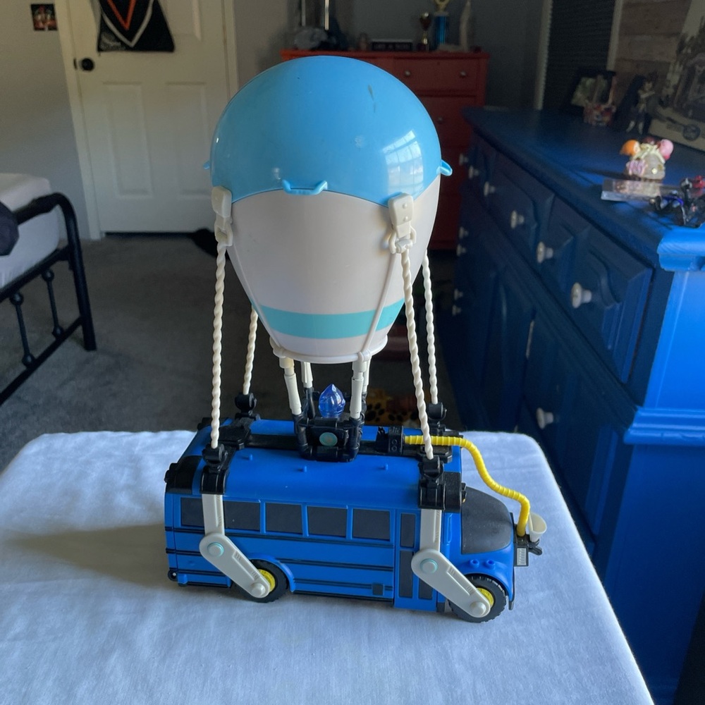 Fortnite Battle Bus Blue Hot Air Balloon Bus Kids Toy - Blue Toy Vehicle